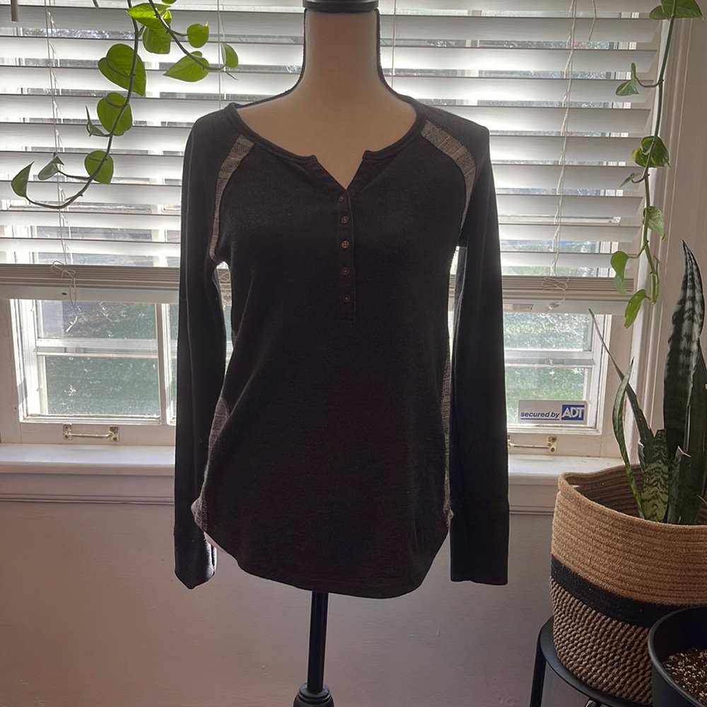 LUCKY BRAND HENLEY THERMAL STYLE LONG SLEEVE GREY PATTERNED TOP